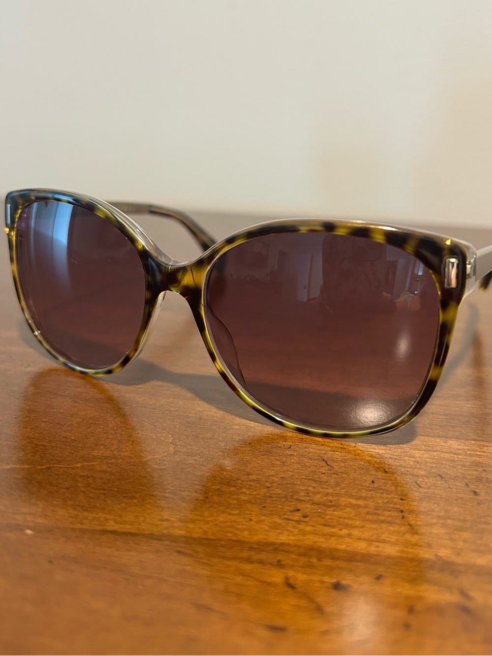 EUC Marc by Marc Jacobs Frame Sunglasses - Picture 5 of 7